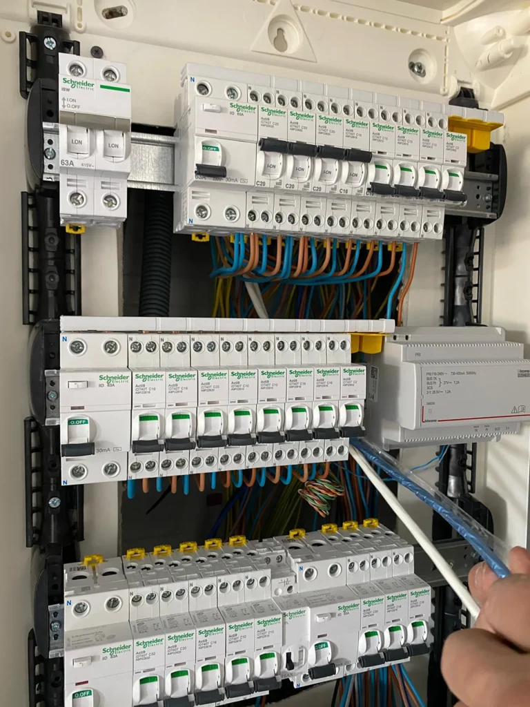 installation et depannage electrique courtial beziers 9