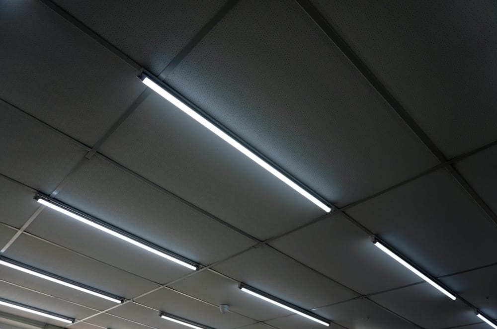 row,of,bright,led,fluorescent,tube,lights,on,a,dark